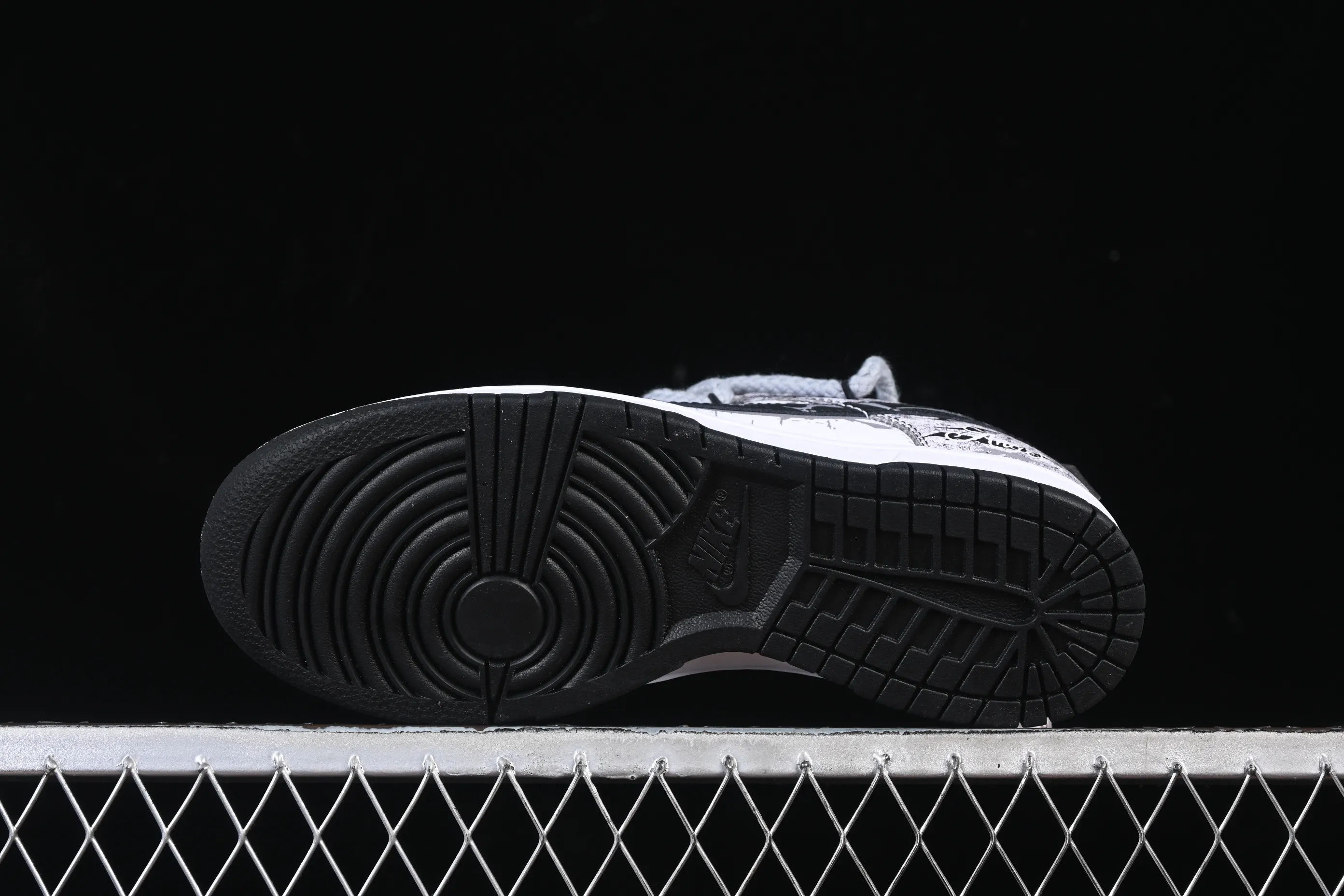 All categories Nk SB Dunk Series Nk SB Dunk Low High-end customized low-top sneakers Nike SB Dunk Low strap customization low-top casual sneakers DD1391-100